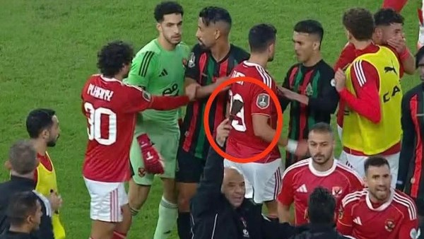 خناقة وآلة حادة وآيفون .. مشاهد لا تليق بلقاء الأهلي والجيش الملكي