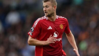 دي ليخت ينتقد أداء مانشستر يونايتد بعد السقوط أمام إيفرتون ويطالب بالتكاتف قبل مواجهة كريستال بالاس