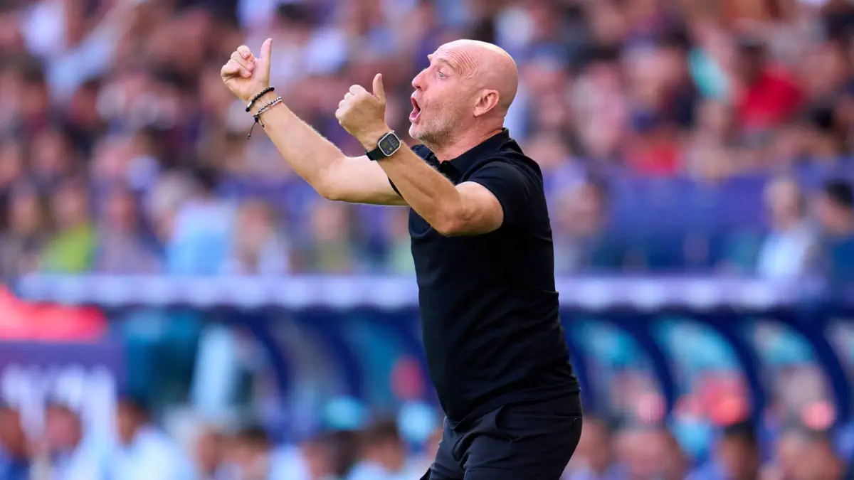 رسميًا: نادي ليفانتي يقيل مدربه جوليان كالييرو، ما التفاصيل؟