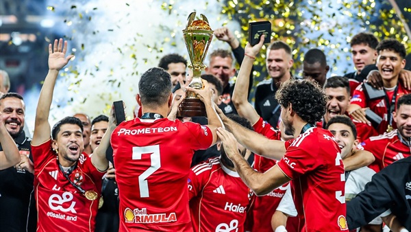 عاجل| على طريقة عبدالله السعيد.. عرض نجم الأهلي للبيع