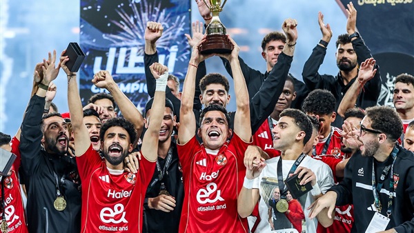 بموافقة الخطيب.. وليد صلاح الدين يفاجئ لاعبي الأهلي