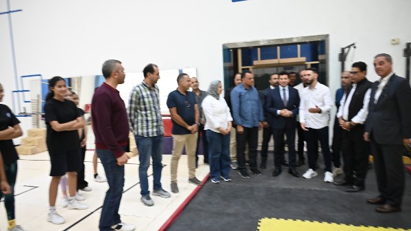 أشرف صبحي يقوم بجولة تفقدية بالمدينة الشبابية والرياضية بشرم الشيخ