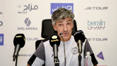 تفاصيل صادمة.. لماذا يصعب على الشباب إقالة مدربه ألجواسيل؟ – كورة بريك