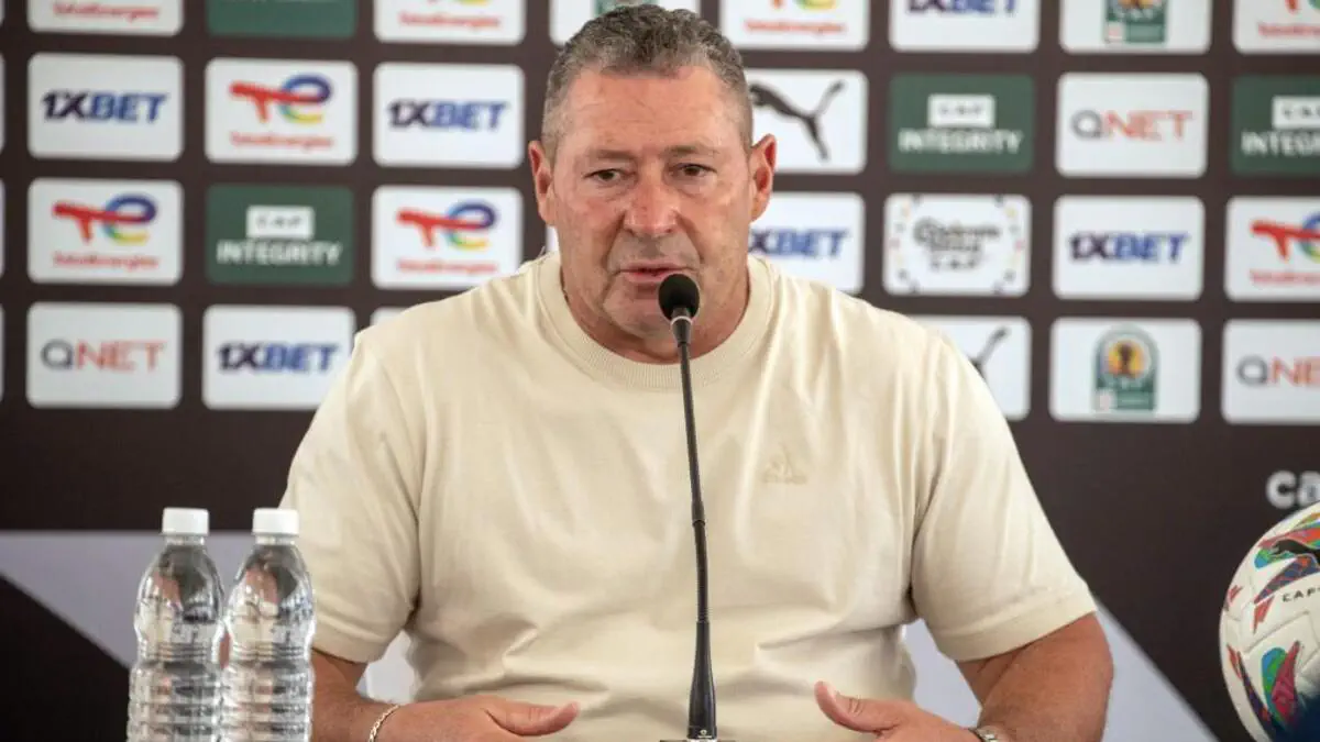 ستيف باركر يشكو من التحكيم في مباراته التي انتهت بالتعادل أمام سينجيدا بلاك ستارز!