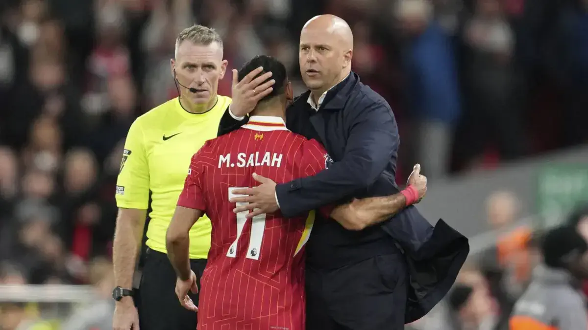 « صلاح لم يكن سعيدًا بعدم وجوده في التشكيلة الأساسية، لكنه ... »: آرني سلوت يكشف الحقيقة!