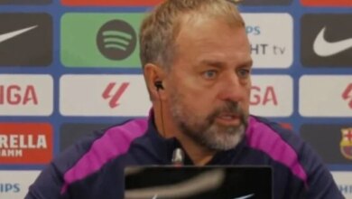 فليك يؤكد غياب أراوخو عن مباراة برشلونة وأتلتيكو مدريد لأسباب شخصية