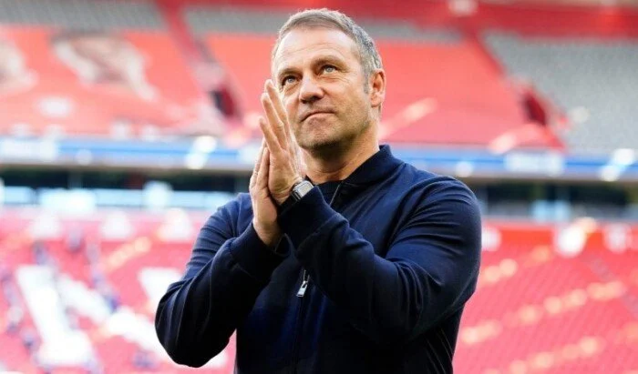 فليك يكشف موقف بيدري وأراوخو من المشاركة أمام أتليتكو مدريد