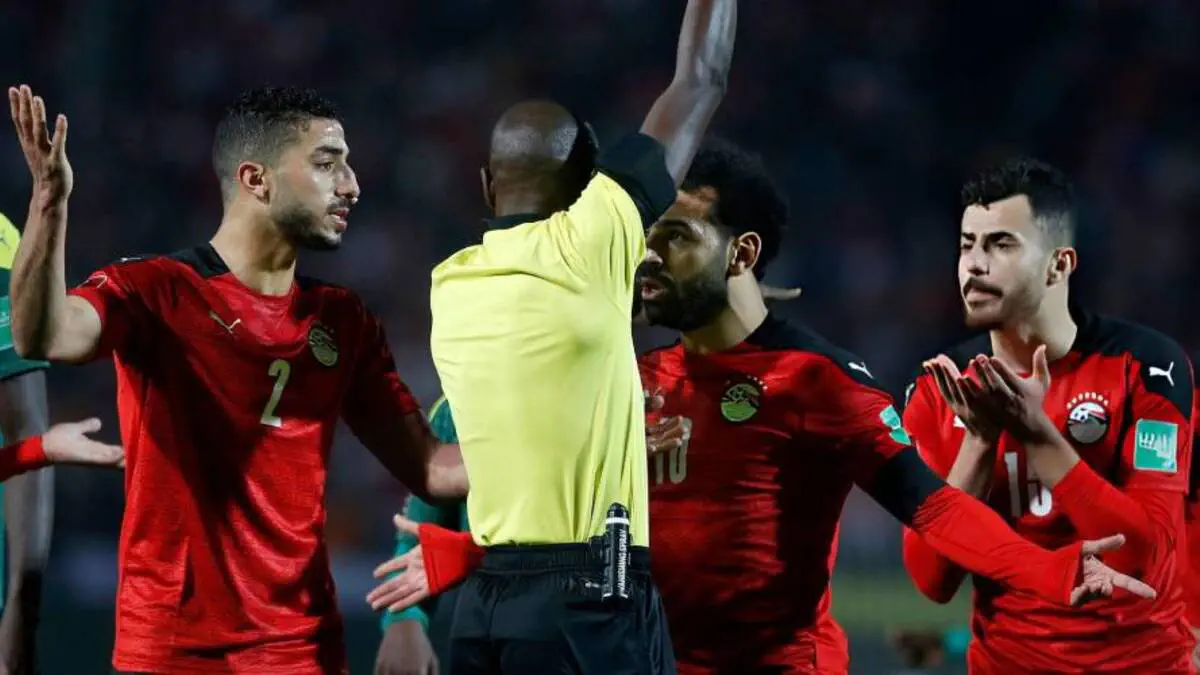 مدافع مصر البارز يغيب عن كأس الأمم الأفريقية 2025 بعد انتكاسة غير متوقعة في التأهيل