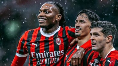 ميلان يرتقي لصدارة الدوري الإيطالي بثلاثية في شباك فيرونا