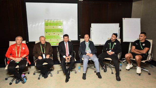 وزير الرياضة وأبوريدة يُحفزان منتخب مصر المُشارك في كأس العرب قبل مواجهة الكويت.. صور