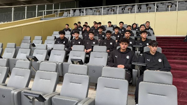 منتخب الناشئين يتابع مباراة تونس والمغرب من الملعب