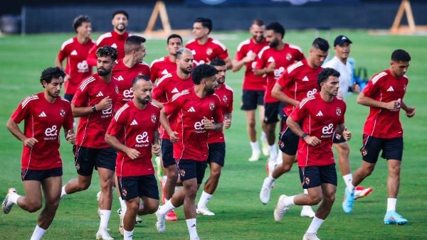 الأهلي يتراجع عن عودة مدافع منتخب مصر ويستعيد ثلاثي الشباب