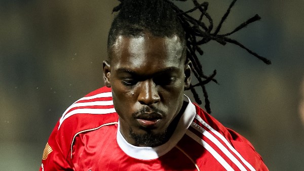 ضغوط الأهلي وراء تراجع مستواي .. والتأقلم يحتاج وقتًا