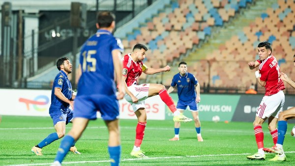 أخطاء الأهلي بسبب الاستجابة لضغوط السوشيال ميديا