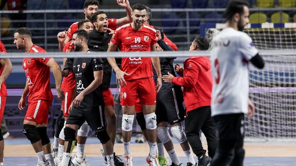 الثالثة على التوالي.. رجال طائرة الأهلي يتوج ببطولة دوري السوبر على حساب الزمالك