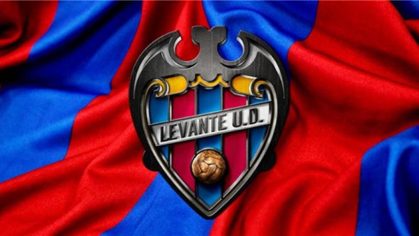 خطاب رسمي من نادي إسباني لطلب التعاقد مع لاعب الأهلي خالد محمود