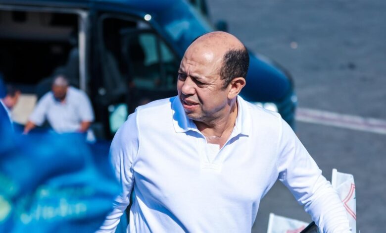 جمهور الأهلي مدي ضهره للاعيبه معرفش ليه