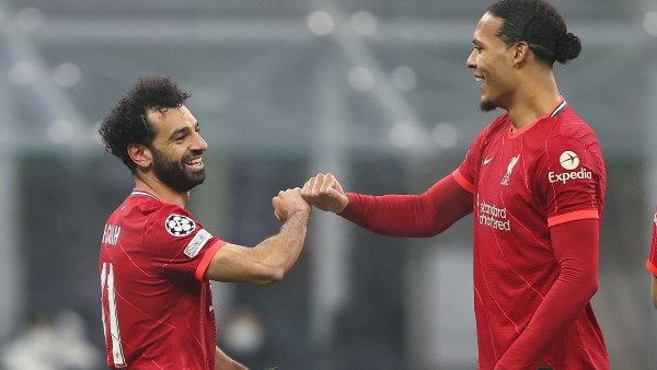 عملاق أوروبا يستهدف التعاقد مع محمد صلاح وفان دايك في الصيف