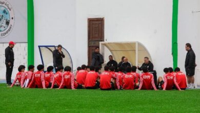 منتخب الناشئين يؤدي تدريبه تحت الأمطار استعداداً لمواجهة ليبيا