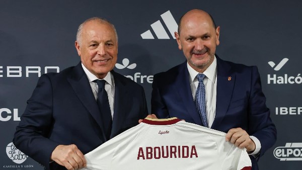 دروع وتبادلات رسمية بين الاتحادين المصري والإسباني قبل كأس العالم 2026| تفاصيل