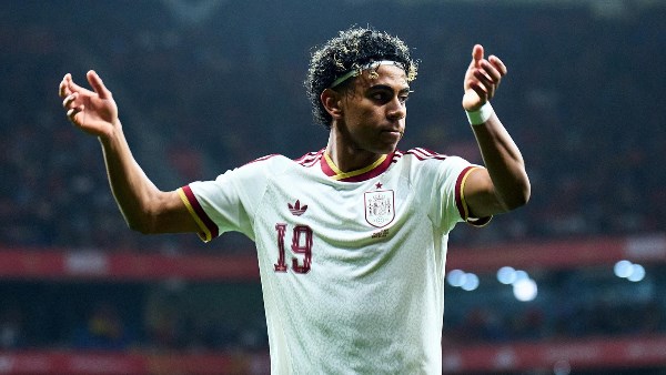 لامين يامال يكسر الصمت.. رسالة قوية بعد أزمة الهتافات العنصرية في مباراة مصر وإسبانيا .. ماذا قال؟