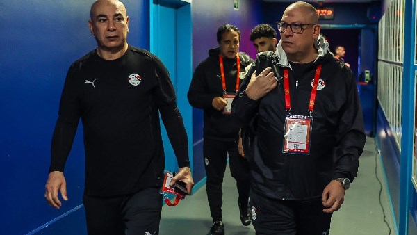 بعثة منتخب مصر تعود إلى القاهرة بعد انتهاء معسكر إسبانيا.. صور