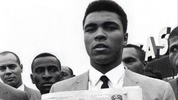 الله هو الأعظم.. عمرو مرموش ينشر صورة لـ محمد علي كلاي| ماذا يقصد؟