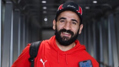 لقطات من رحلة عودة منتخب مصر إلى القاهرة بعد التعادل أمام إسبانيا.. صور