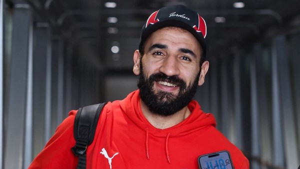 لقطات من رحلة عودة منتخب مصر إلى القاهرة بعد التعادل أمام إسبانيا.. صور