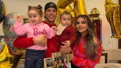 إمام عاشور في أحدث ظهور مع زوجته وأبنائه.. شاهد