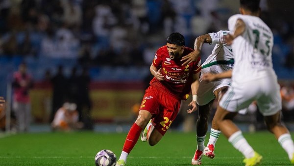 الدوري السعودي يشتعل في الجولة 27.. ديربي ناري في الدمام بين طموح القادسية وكبرياء الاتفاق .. وصدامات مصيرية للهروب من الهبوط