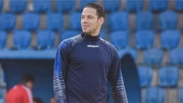 إبراهيم صلاح على مقاعد بدلاء الزمالك أمام المصري بعد نهاية العقوبة