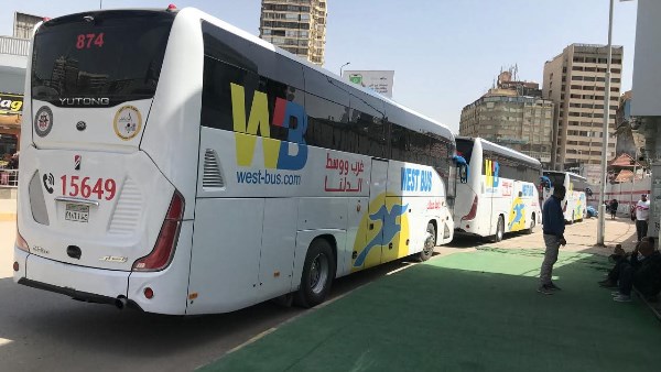 اتوبيسات الزمالك تنتظر نقل الجماهير لحضور مباراة المصري