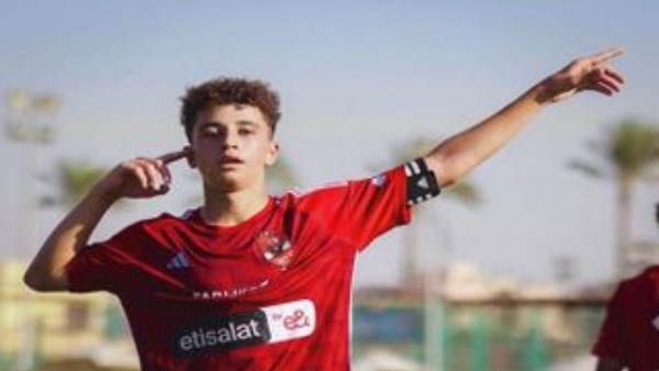 القصة الكاملة لإصابة موهبة الأهلي قبل خطوة الاحتراف.. ورد فعل مثير من النادي الإسباني