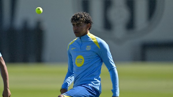 تدريبات برشلونة.. البارسا يتسلح بكرات التنس قبل قمة أتلتيكو في دوري الأبطال