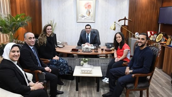 وزير الرياضة يلتقي رئيس اتحاد الريشة الطائرة ويشيد بنتائج اللاعبين في المشاركات الدولية