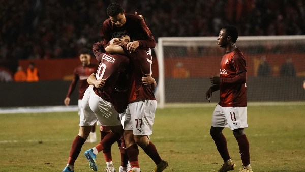 الأهلي يتعادل مع سيراميكا 1-1 ويصعب موقفه في المنافسة على لقب الدوري