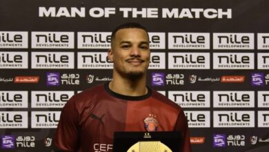 فخري لاكاي يتوج بجائزة رجل مباراة الأهلي وسيراميكا كليوباترا