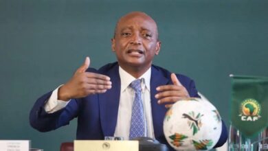 موتسيبي يصل السنغال بعد جدل سحب لقب أمم إفريقيا