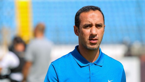 أحمد عبدالعزيز يجدد تعاقده مع سموحة لموسم جديد