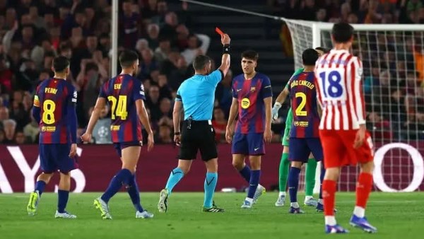 تقنية VAR تنقذ حكم مباراة برشلونة وأتلتيكو مدريد