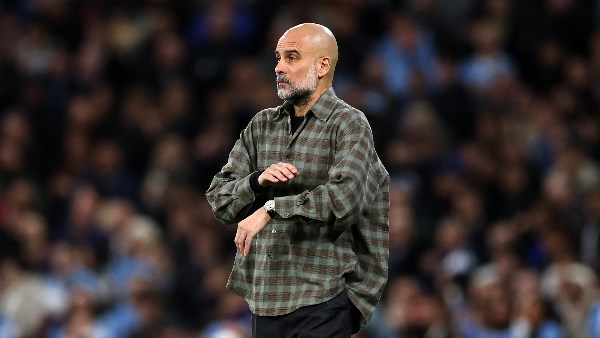 جوارديولا يحذر من إهدار النقاط قبل قمة تشيلسي.. ويشيد بقيادة برناردو سيلفا