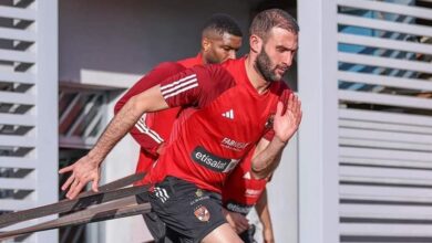 تطورات جديدة.. أحمد حسن يكشف موقف عمر كمال من العودة للأهلي