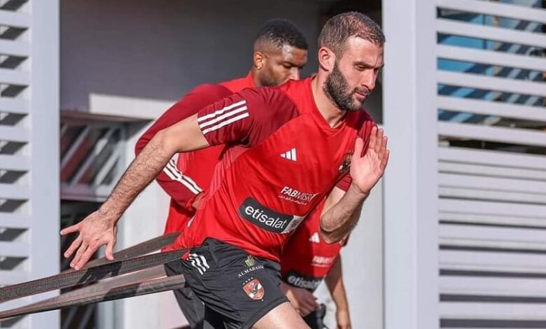 تطورات جديدة.. أحمد حسن يكشف موقف عمر كمال من العودة للأهلي