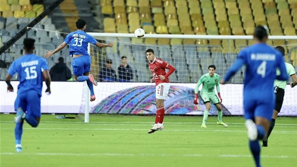 سموحة يتعادل مع الأهلي 1/1 في الشوط الأول بالدوري الممتاز