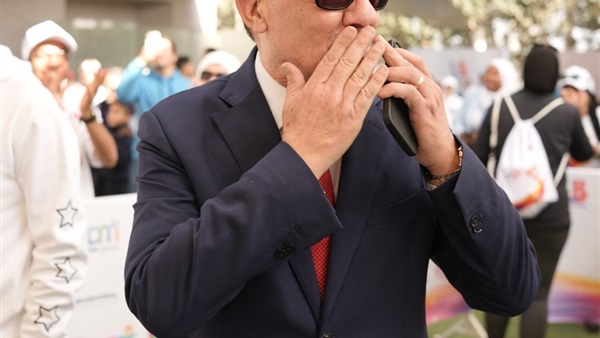 مدحت شلبي يشارك في دعم أطفال التوحد خلال احتفالية كبرى