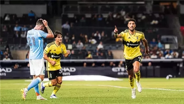 "القاضية".. وسام أبو علي يفاجئ لاعب الأهلي