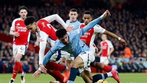 صراع لا يهدأ.. مانشستر سيتي وأرسنال يقتربان من الحسم في البريميرليج