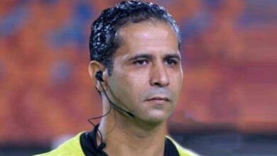 رغم توسلات المراقب.. عاشور يرفض مصافحة وفا عقب مباراة الأهلي وسيراميكا كليوباترا