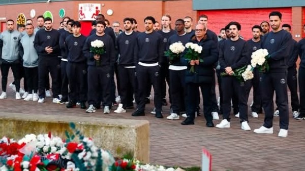 بعثة باريس سان جيرمان تزور النصب التذكاري لـ ديوجو جوتا قبل مواجهة ليفربول